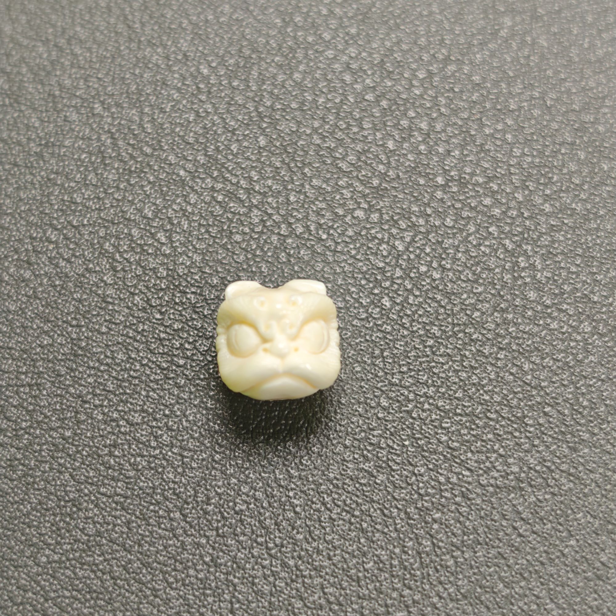 (A025)猛犸牙雕刻配饰-醒狮