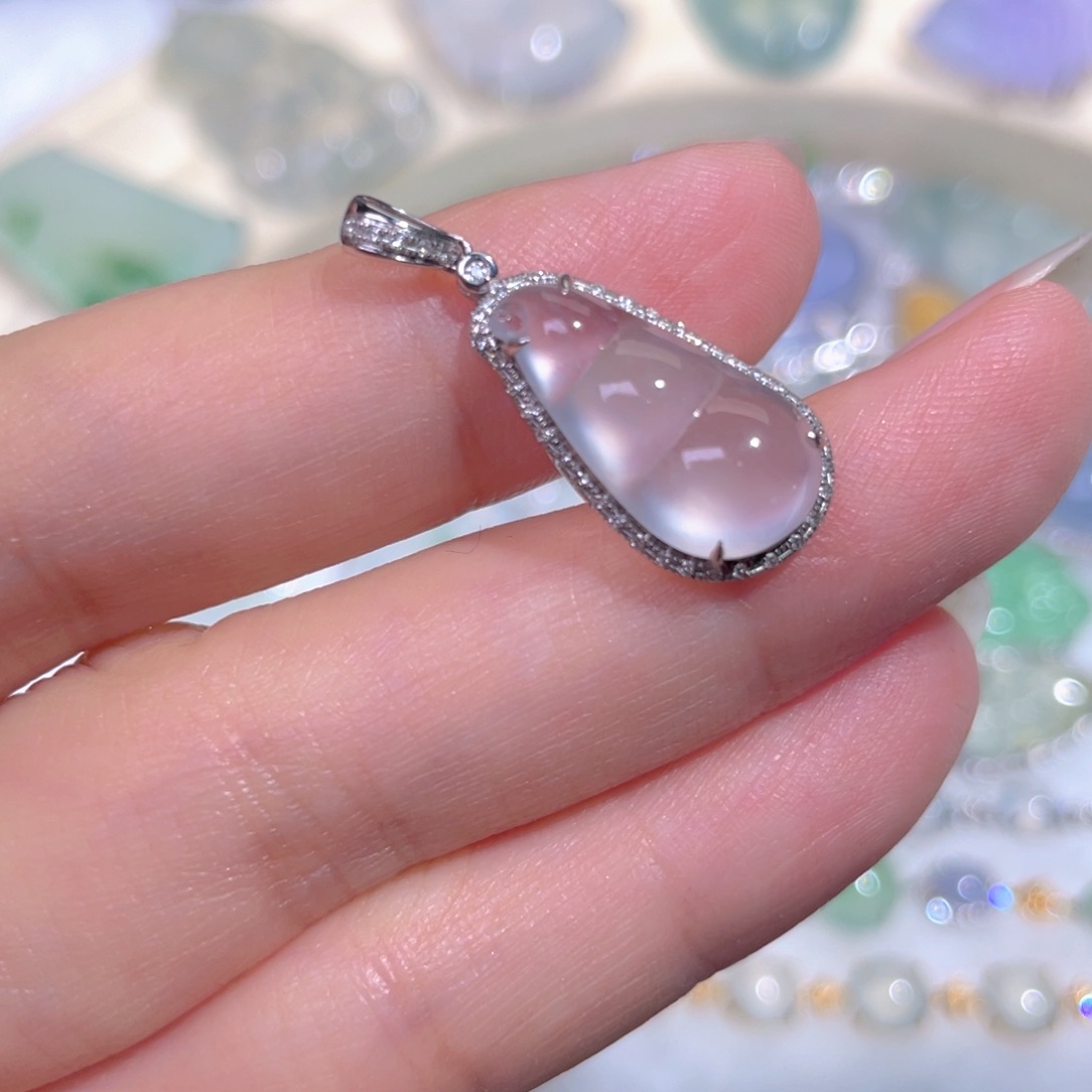 颈饰18K金镶嵌翡翠翡翠