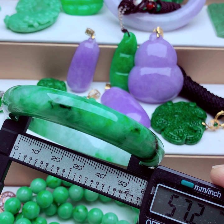 翡翠未镶嵌手镯…．．