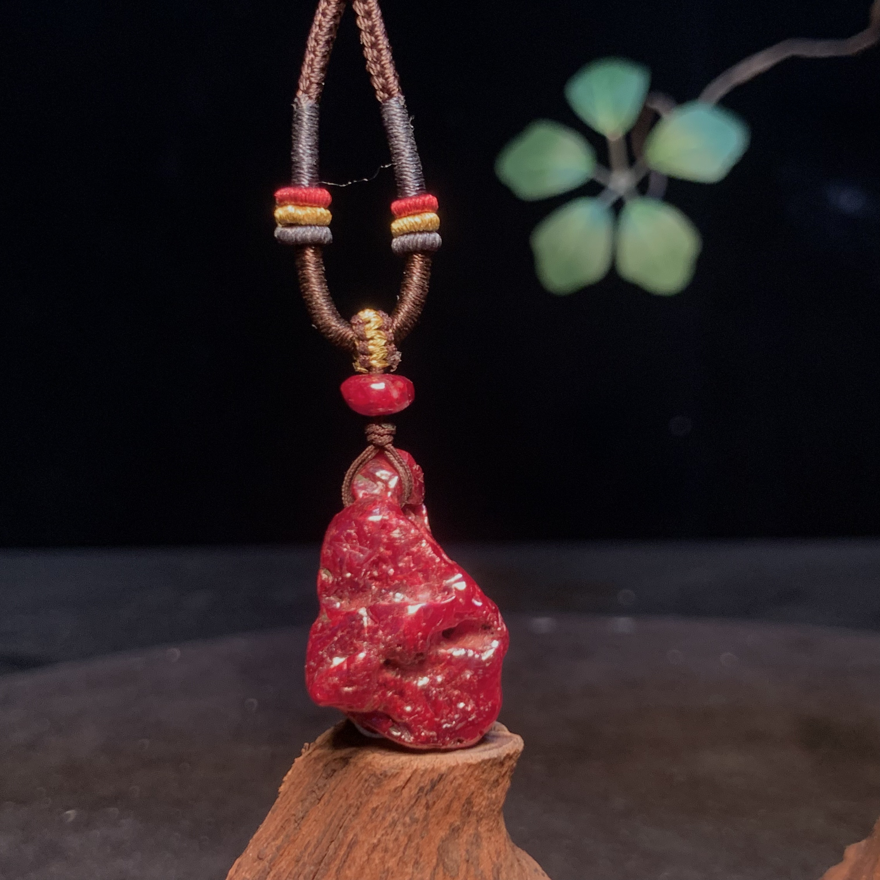 天然辰砂原矿晶体狗头砂男女款全透精品20.8克