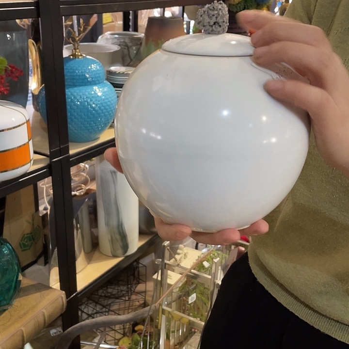 陶瓷花瓶，茶具茶杯。