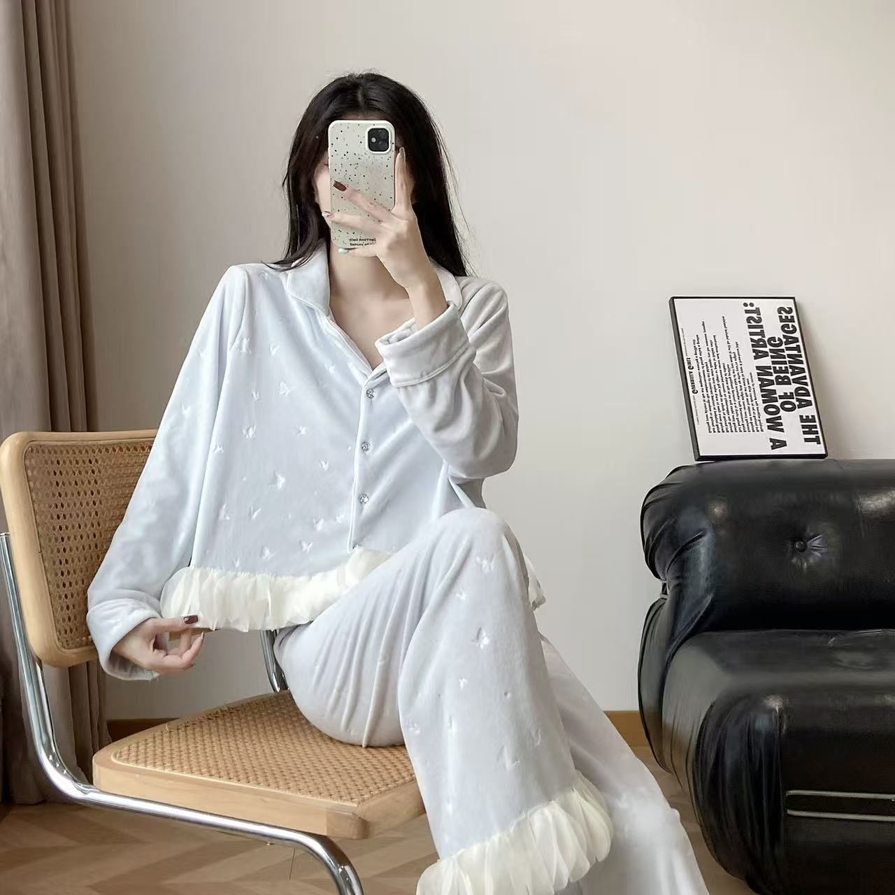 秋冬新款海岛绒蓝色小蝴蝶压花长袖保暖睡衣外穿舒适亲肤套装2655