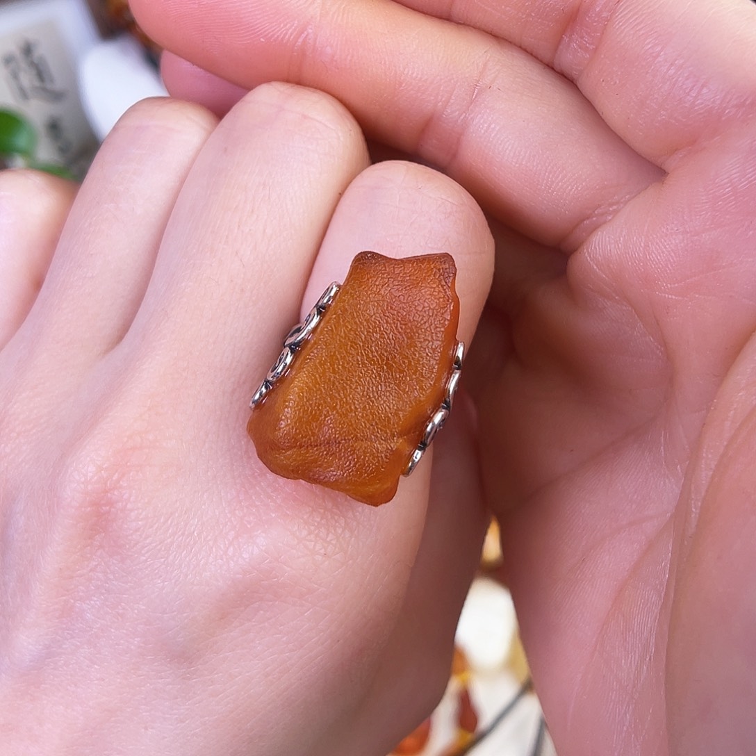 琥珀珠宝奇石未镶嵌，