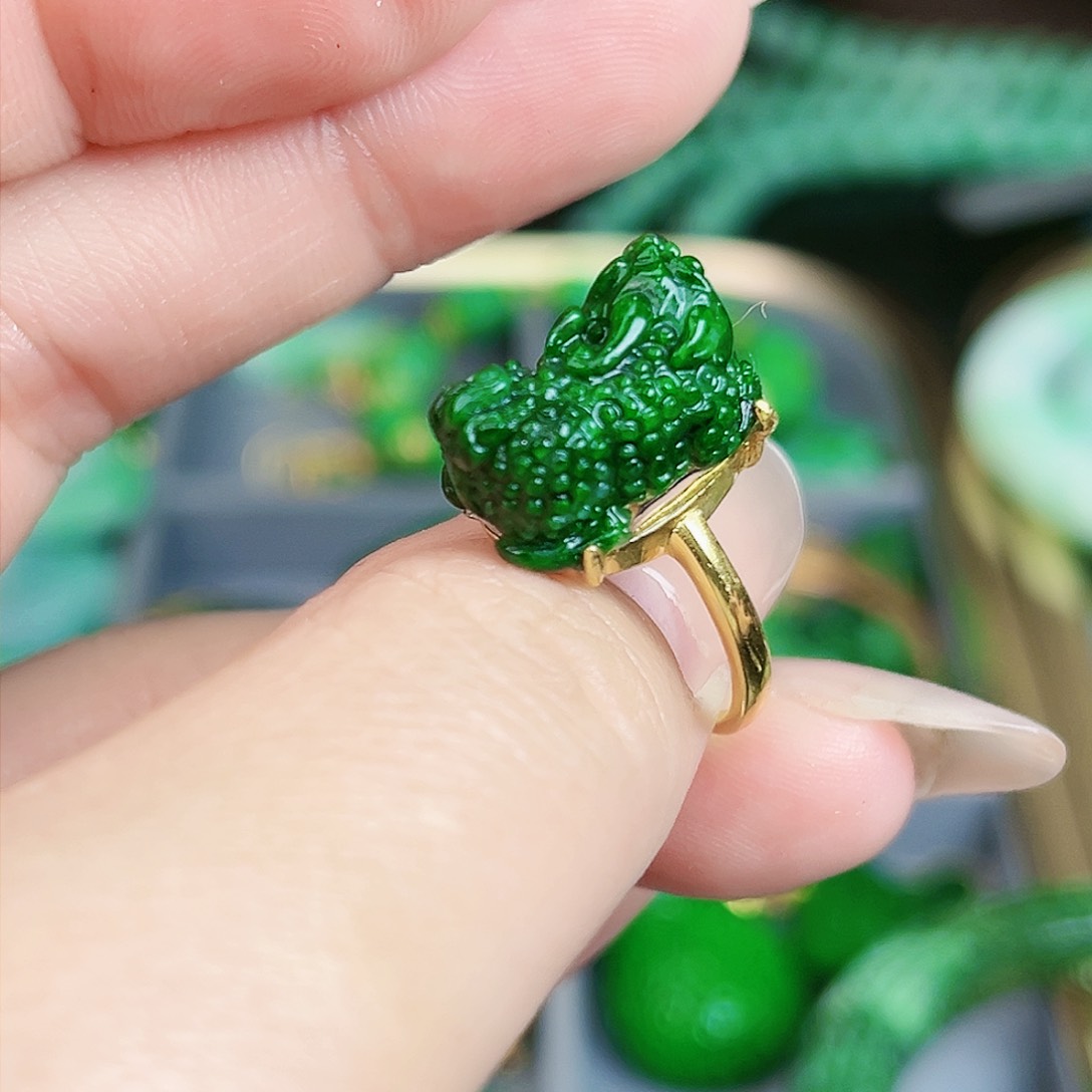 翡翠颈饰银S925镶嵌戒指