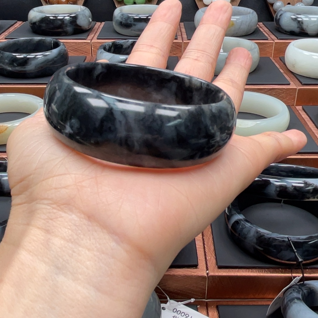 卡***K和田玉未镶嵌手镯