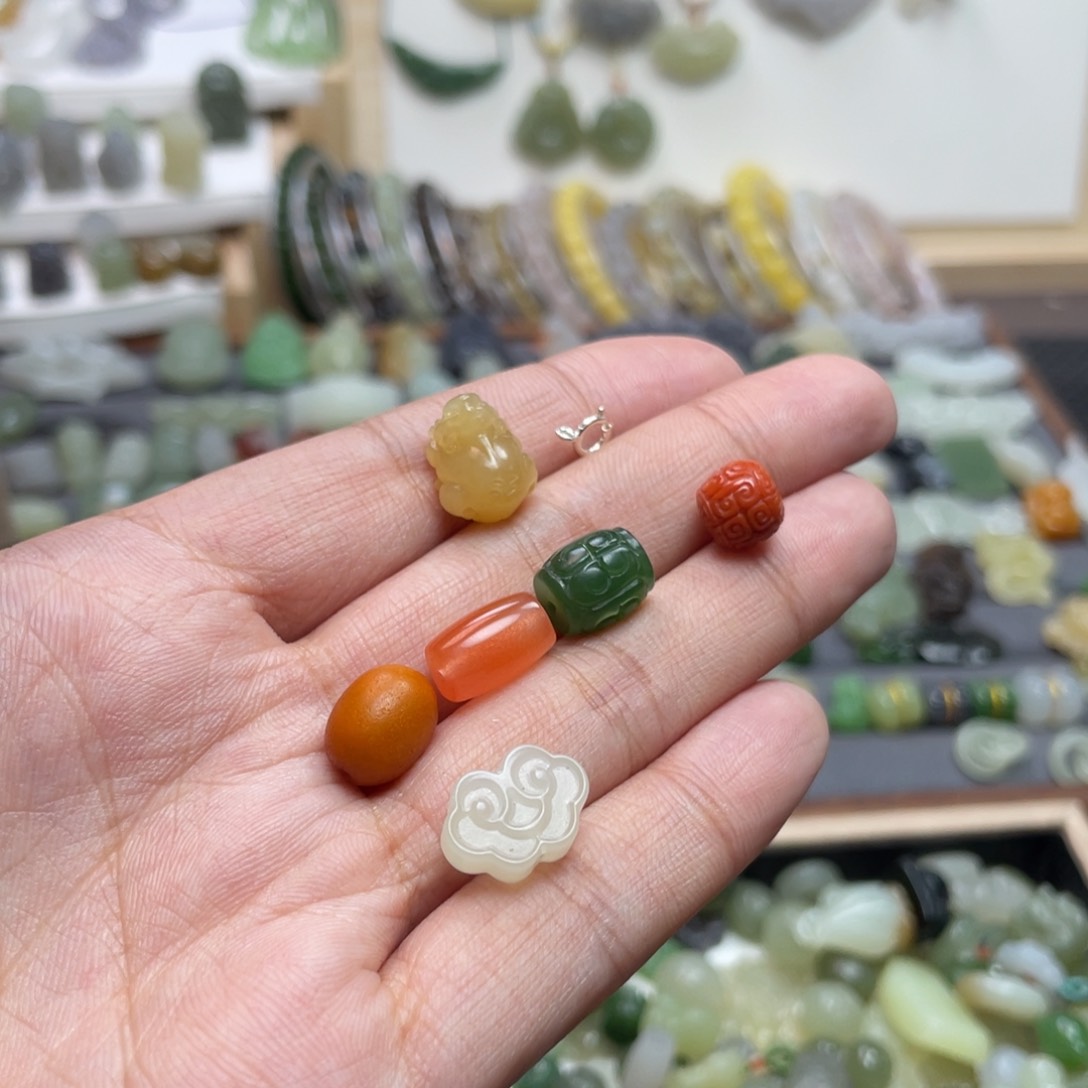 和田玉颈饰未镶嵌?****?