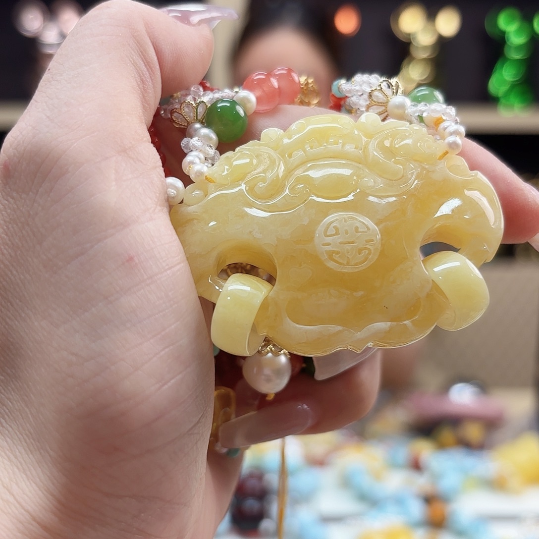 零***度琥珀未镶嵌颈饰琥珀