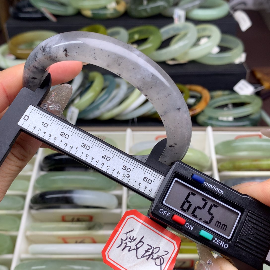 未镶嵌蛇纹石玉手镯9