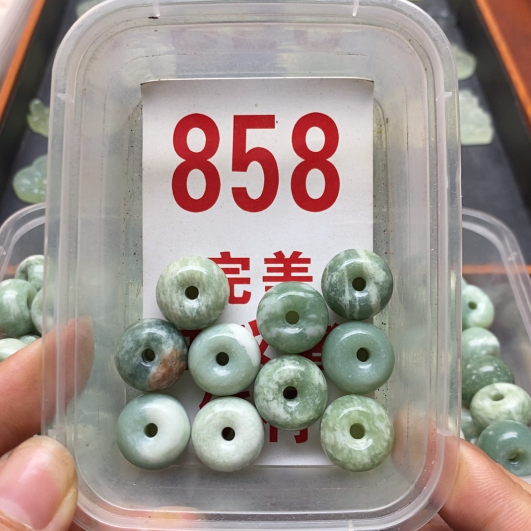 透闪石-蛇纹石玉未镶嵌挂坠