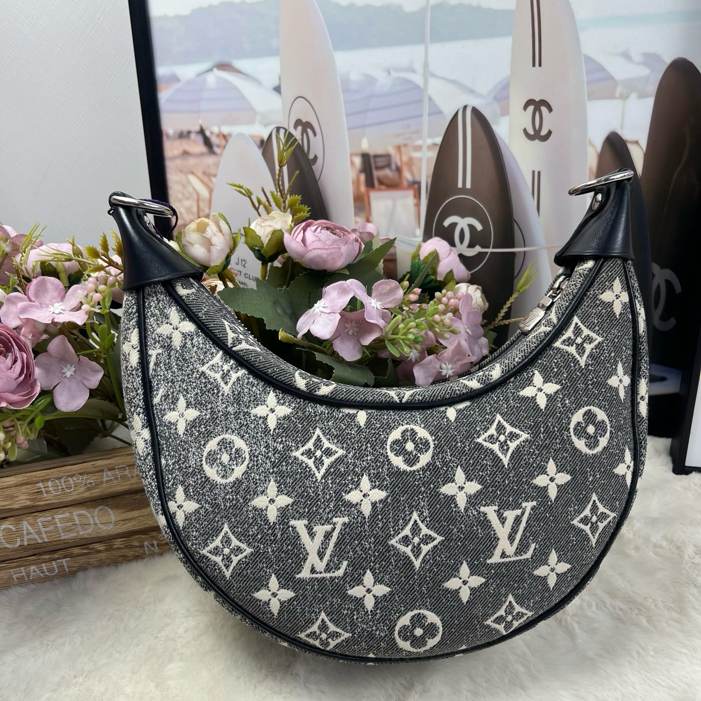 99新 LouisVuitton/路易威登 水洗牛仔月亮包斜挎包（芯片）