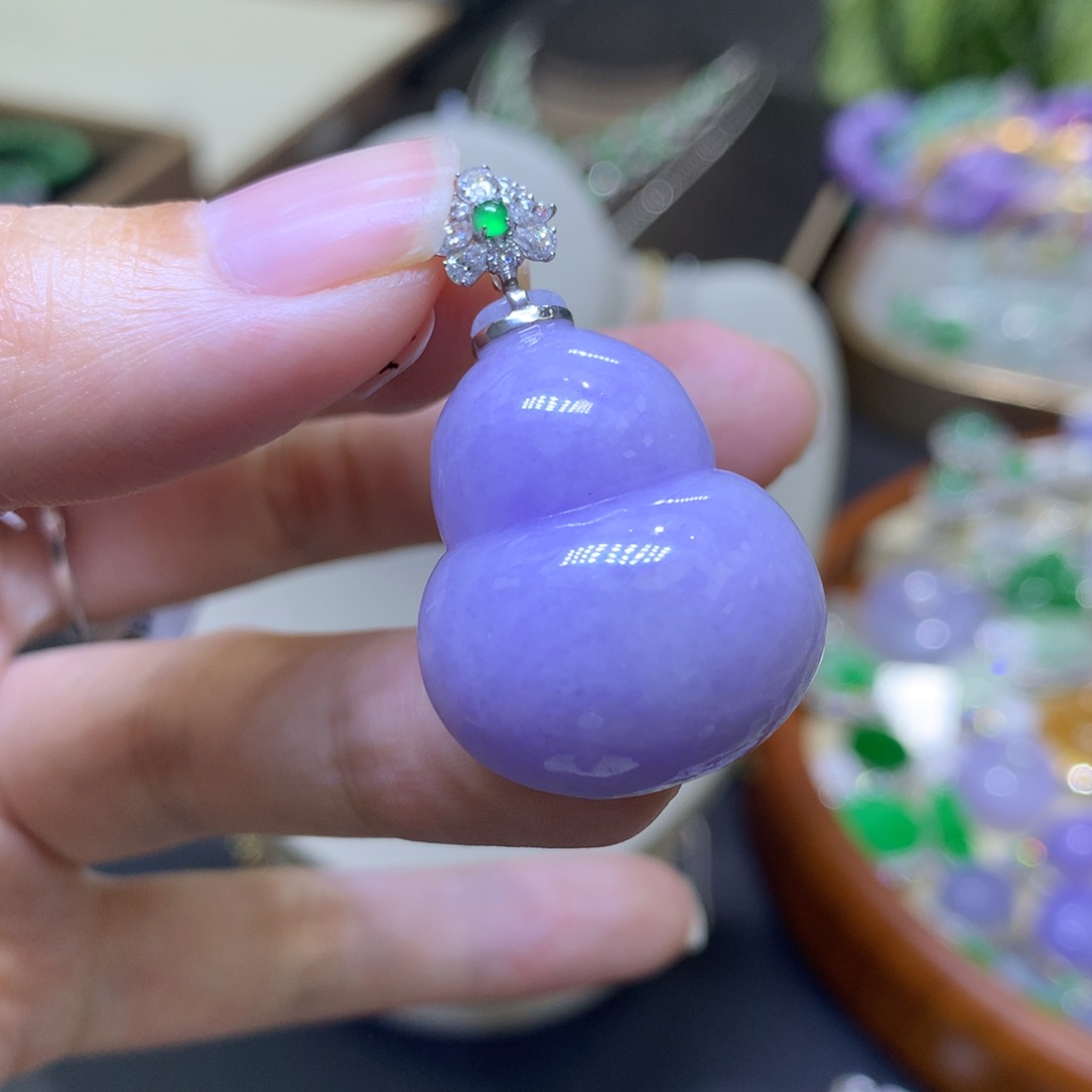 颈饰18K金镶嵌翡翠