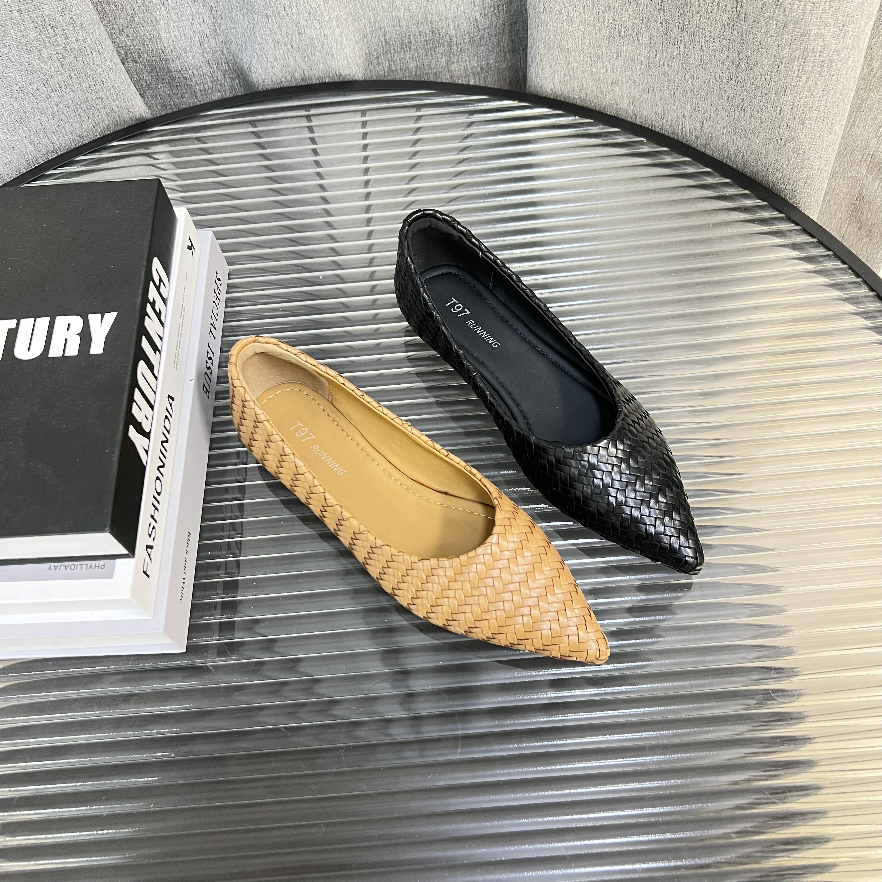 东东2025夏季新款尖头平底单鞋复古编织软底软面浅口女单鞋F2203