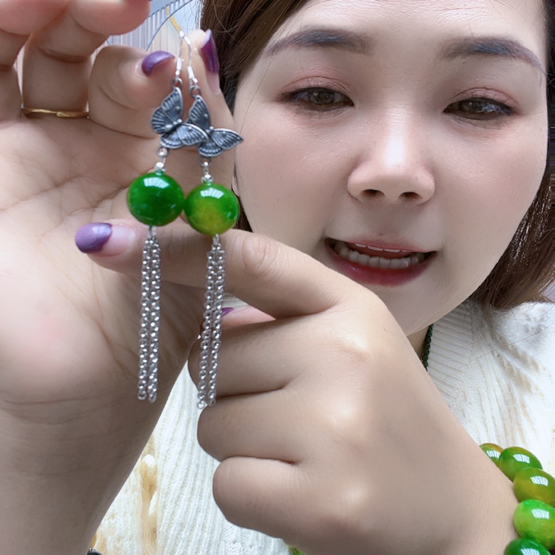 翡翠未镶嵌颈饰耳环