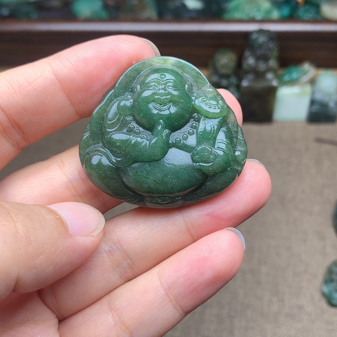 独山玉未镶嵌颈饰
