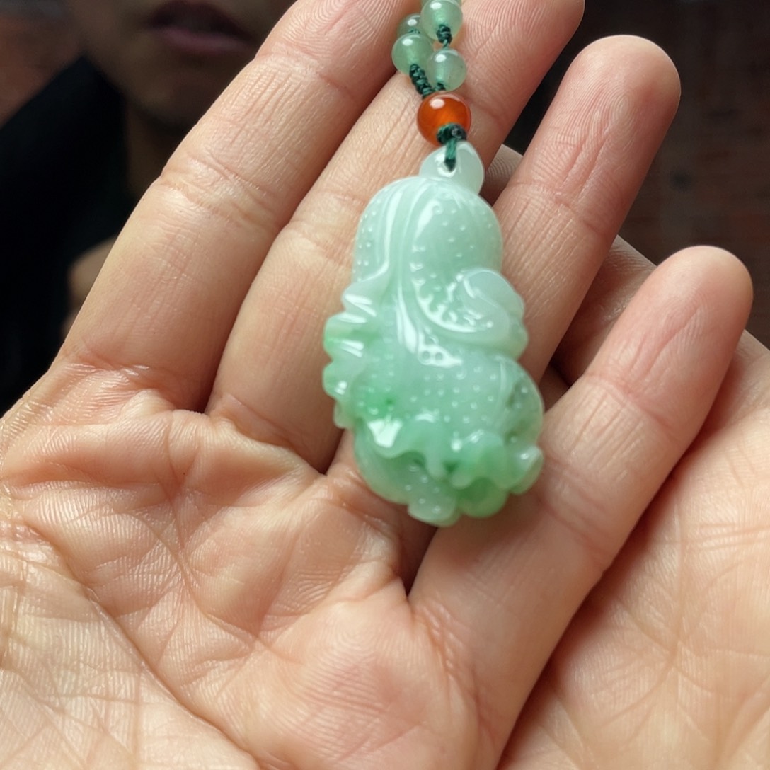 翡翠颈饰未镶嵌白菜