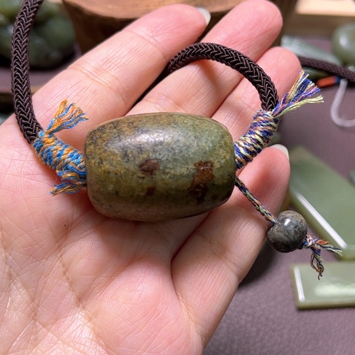 未镶嵌岫岩河磨玉（透闪石质玉）手绳