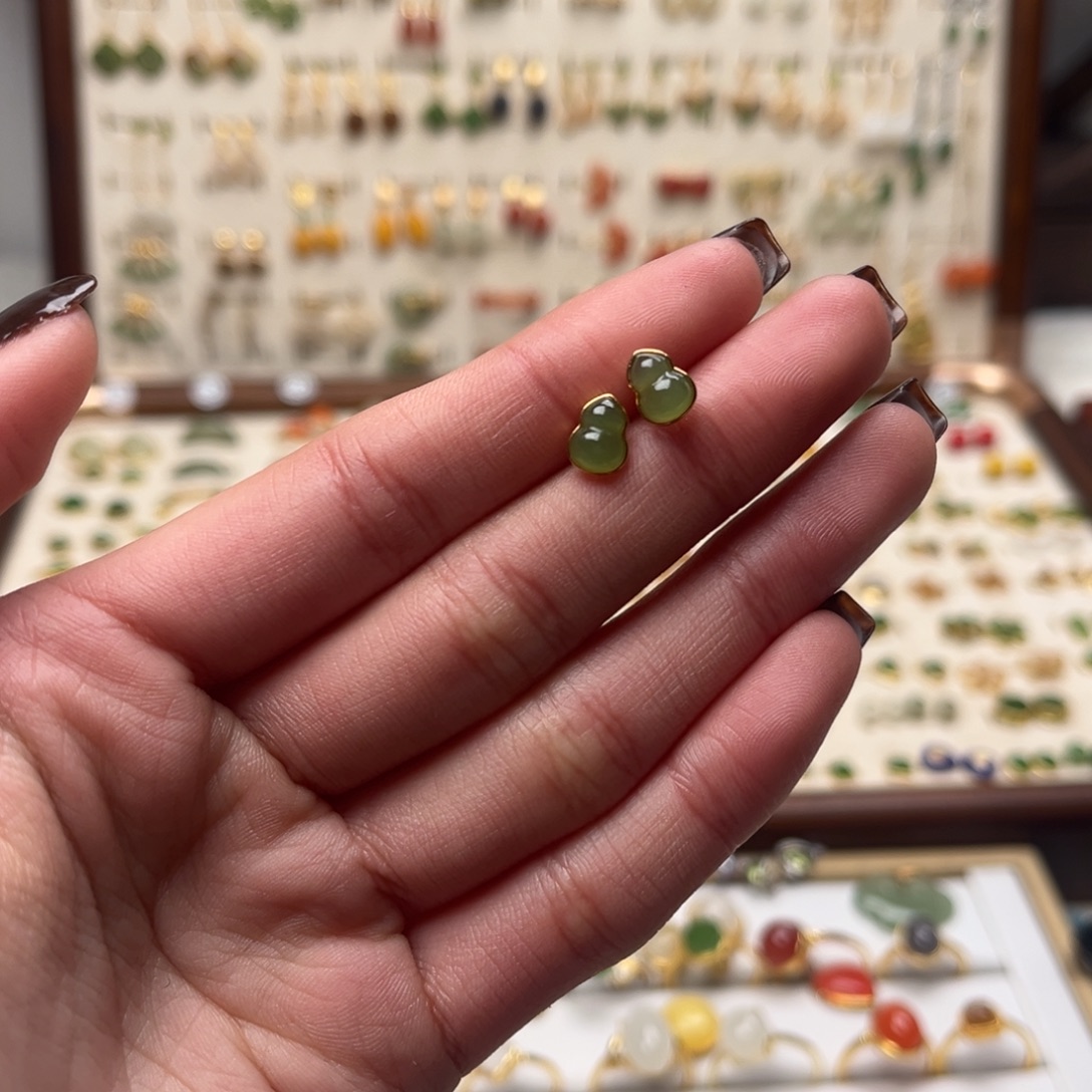 和田玉未镶嵌耳饰