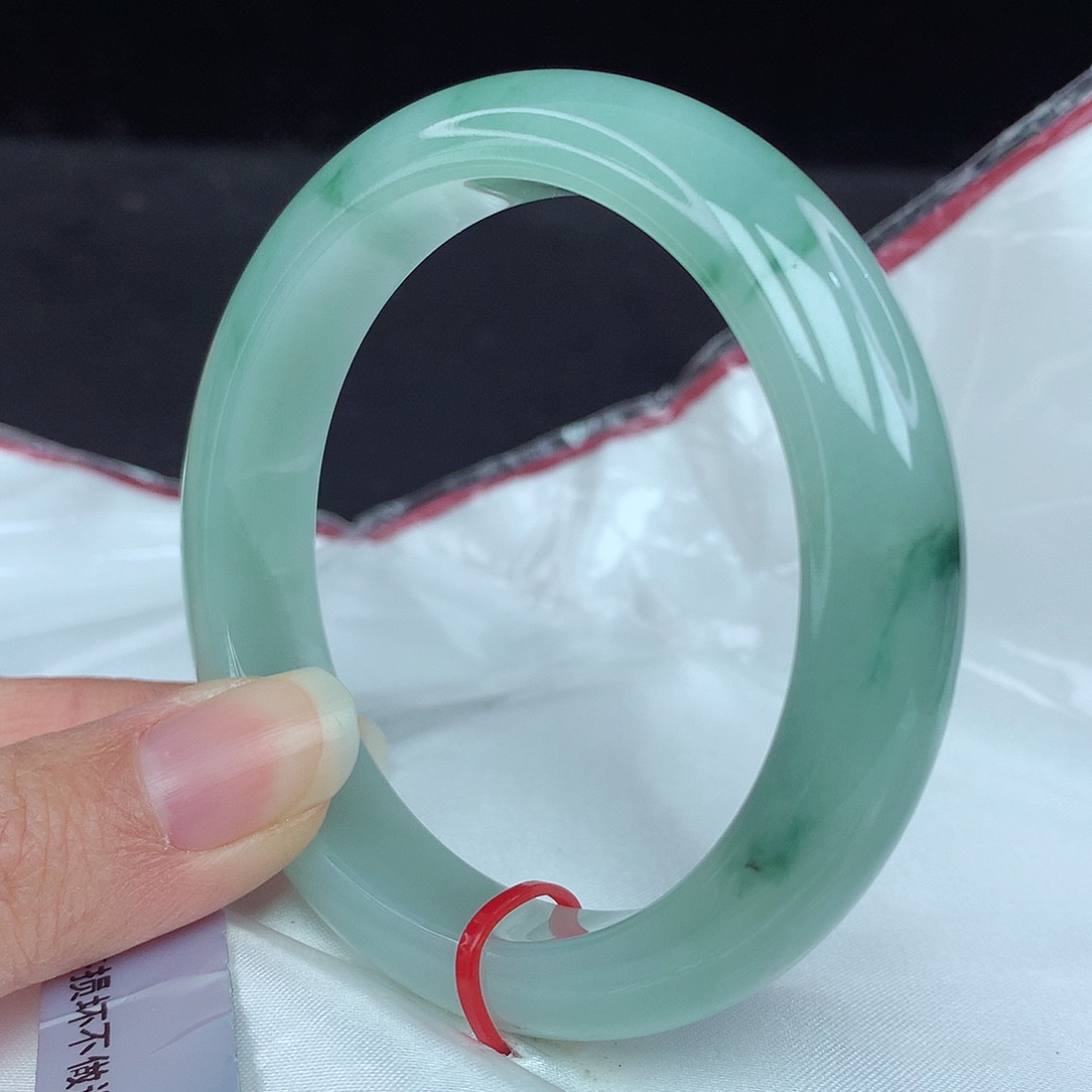 翡翠手镯未镶嵌56圈4168