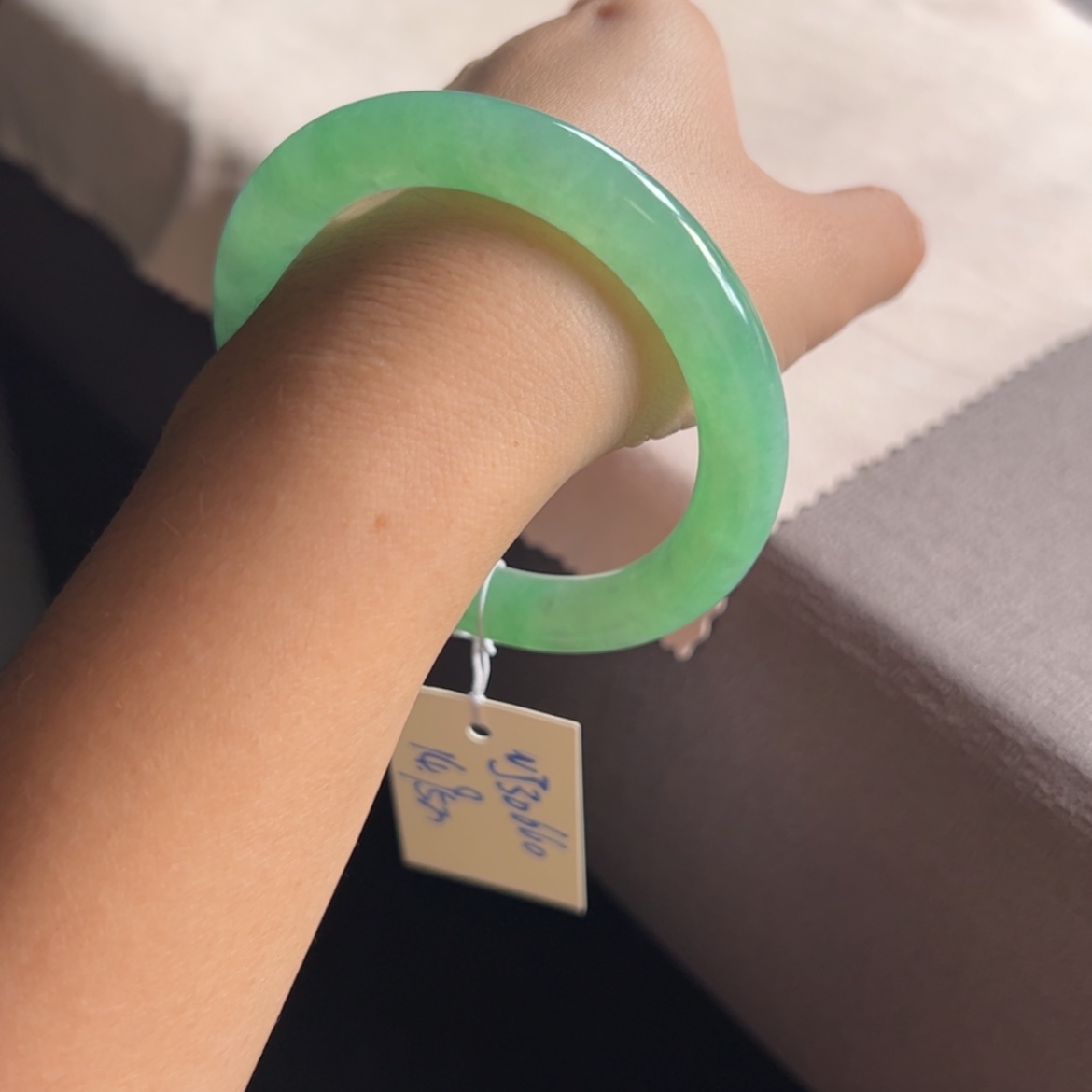 【闪购商品】翡翠手镯未镶嵌甜阳绿