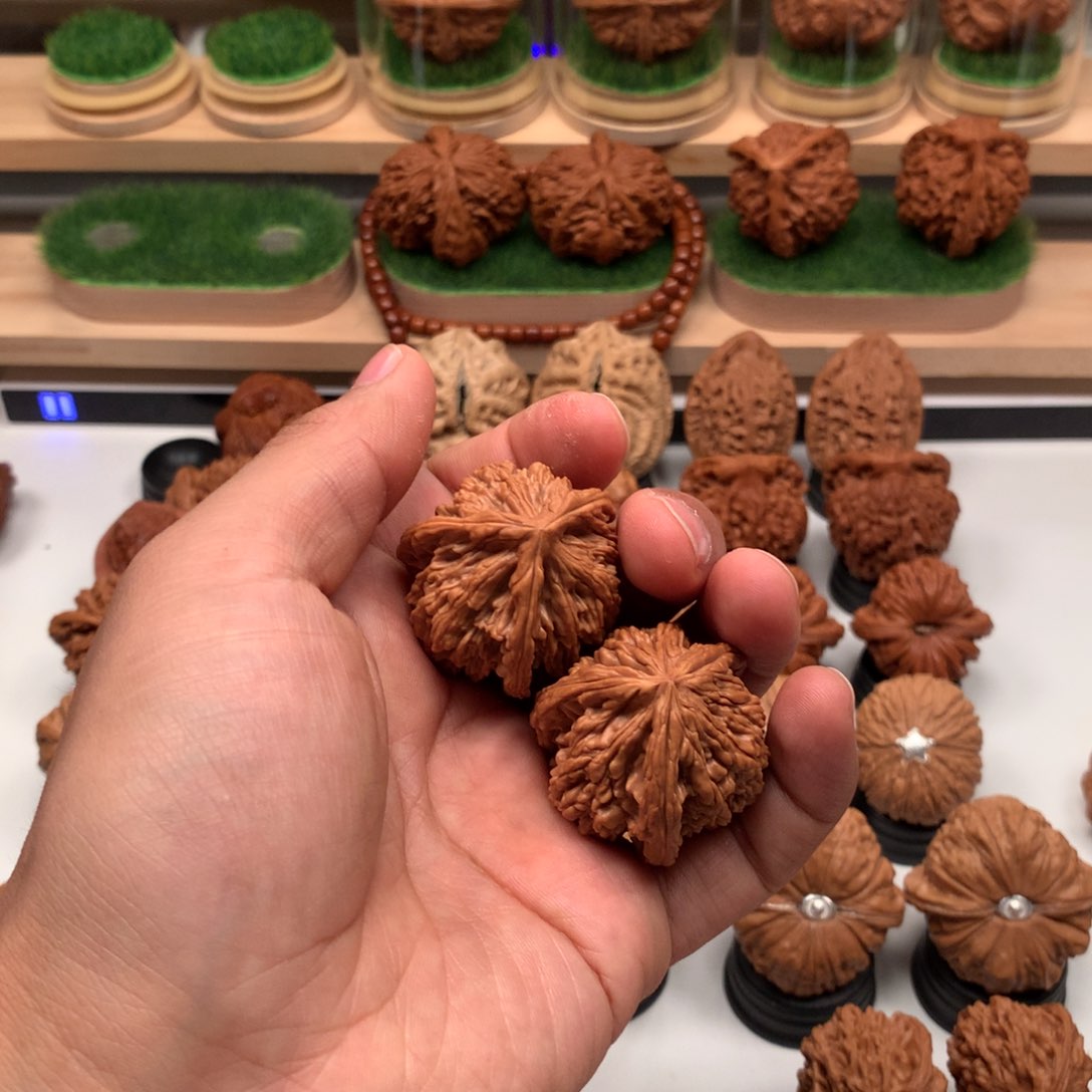 【闪购商品】吊坠文玩核桃恺**下隐隐约约