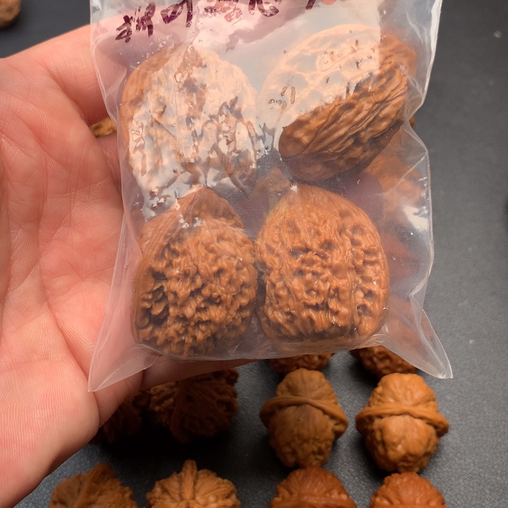 文玩核桃吊坠两对