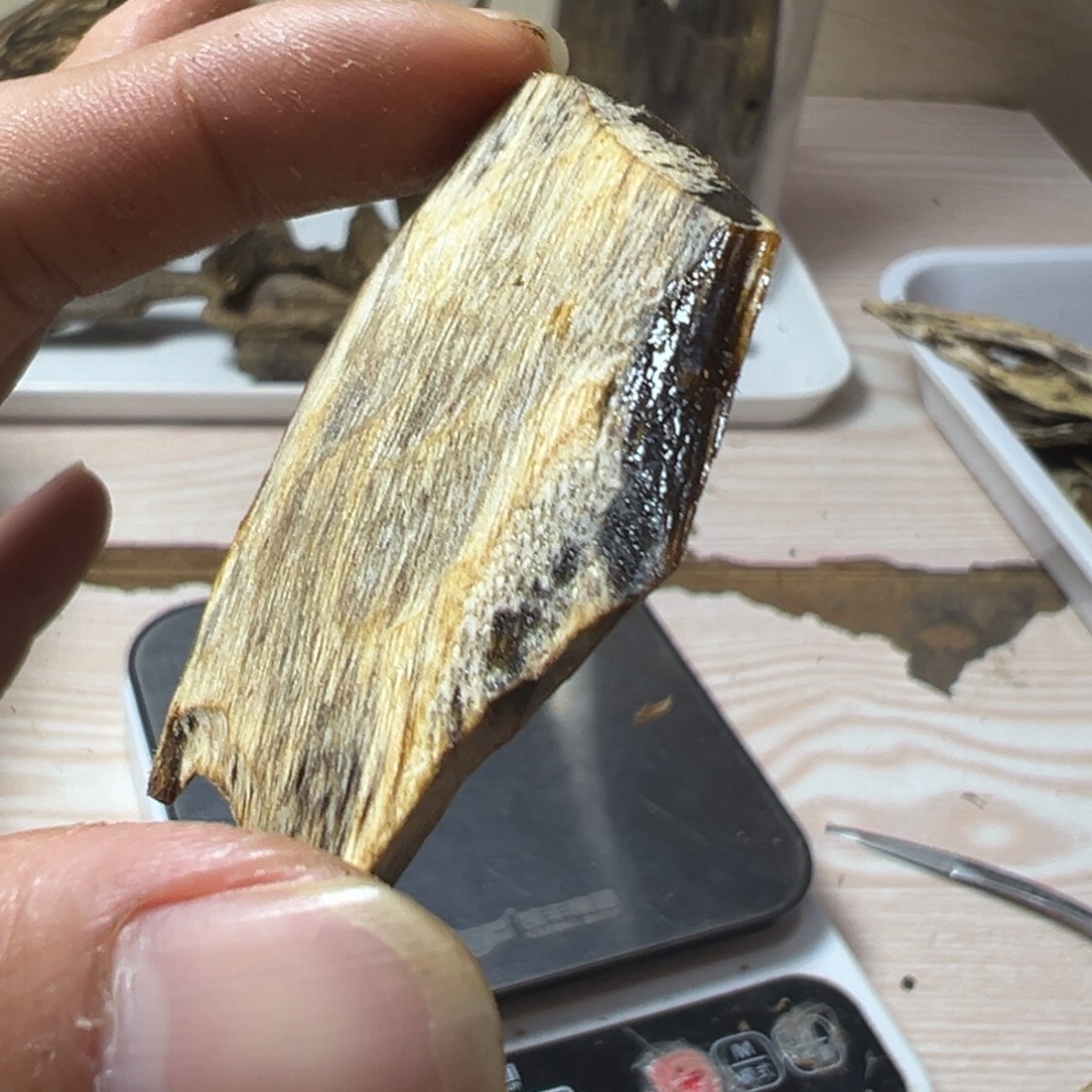 沉香沉香碎屑呕油块料陆河14克