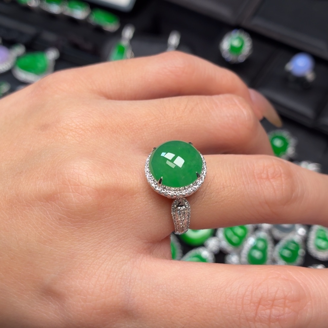 翡翠18K金镶嵌戒指006卡12正圆蛋面