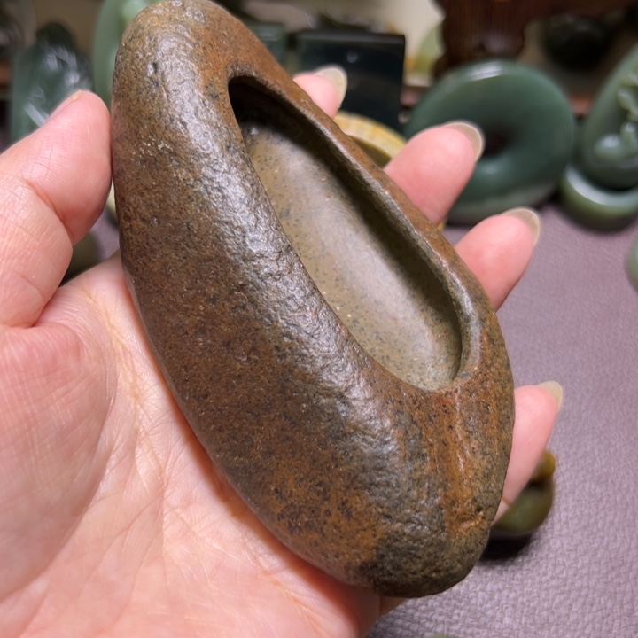 颈饰未镶嵌岫岩河磨玉（透闪石质玉）