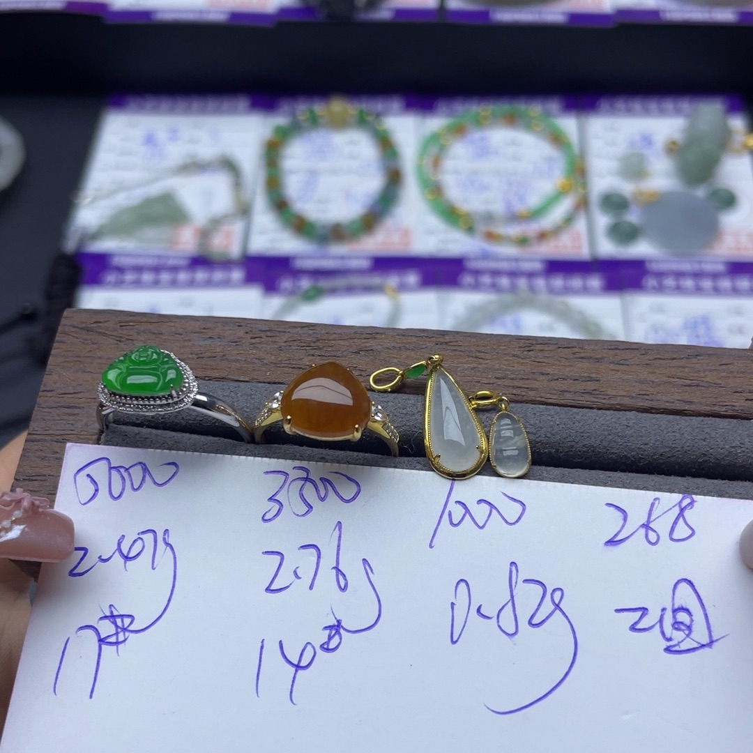 翡翠18K金镶嵌戒指戒指