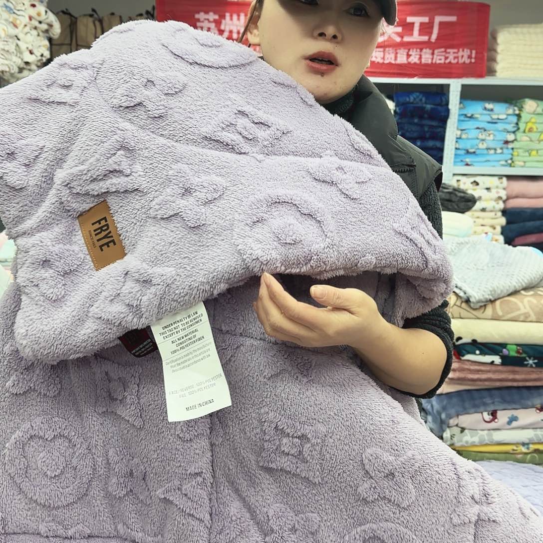 羊驼毛150.200塔夫绒剪花夹棉被，紫色