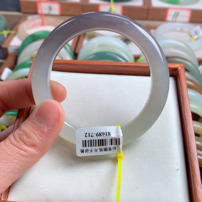 【闪购商品】和田玉手镯未镶嵌55