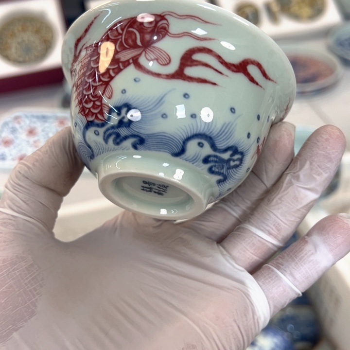 瓷片白青花釉里红鱼化龙压手杯主人杯全品