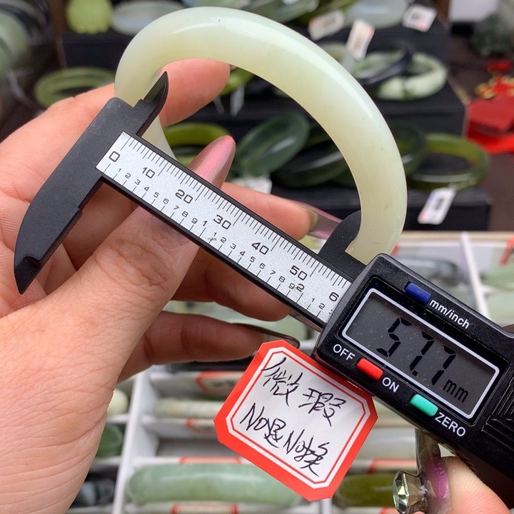 蛇纹石玉手镯未镶嵌895