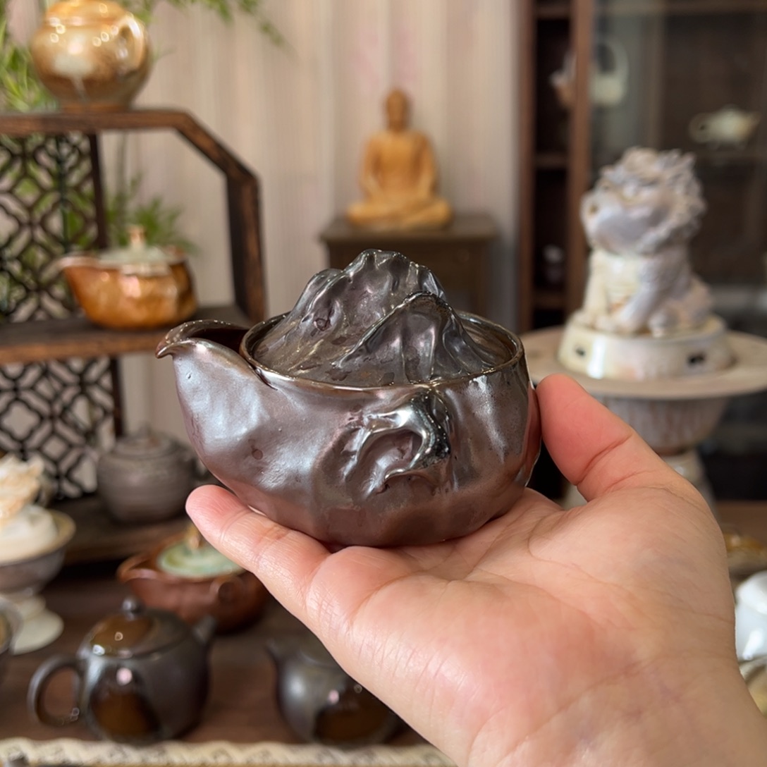 17手捏太湖石乌金宝瓶