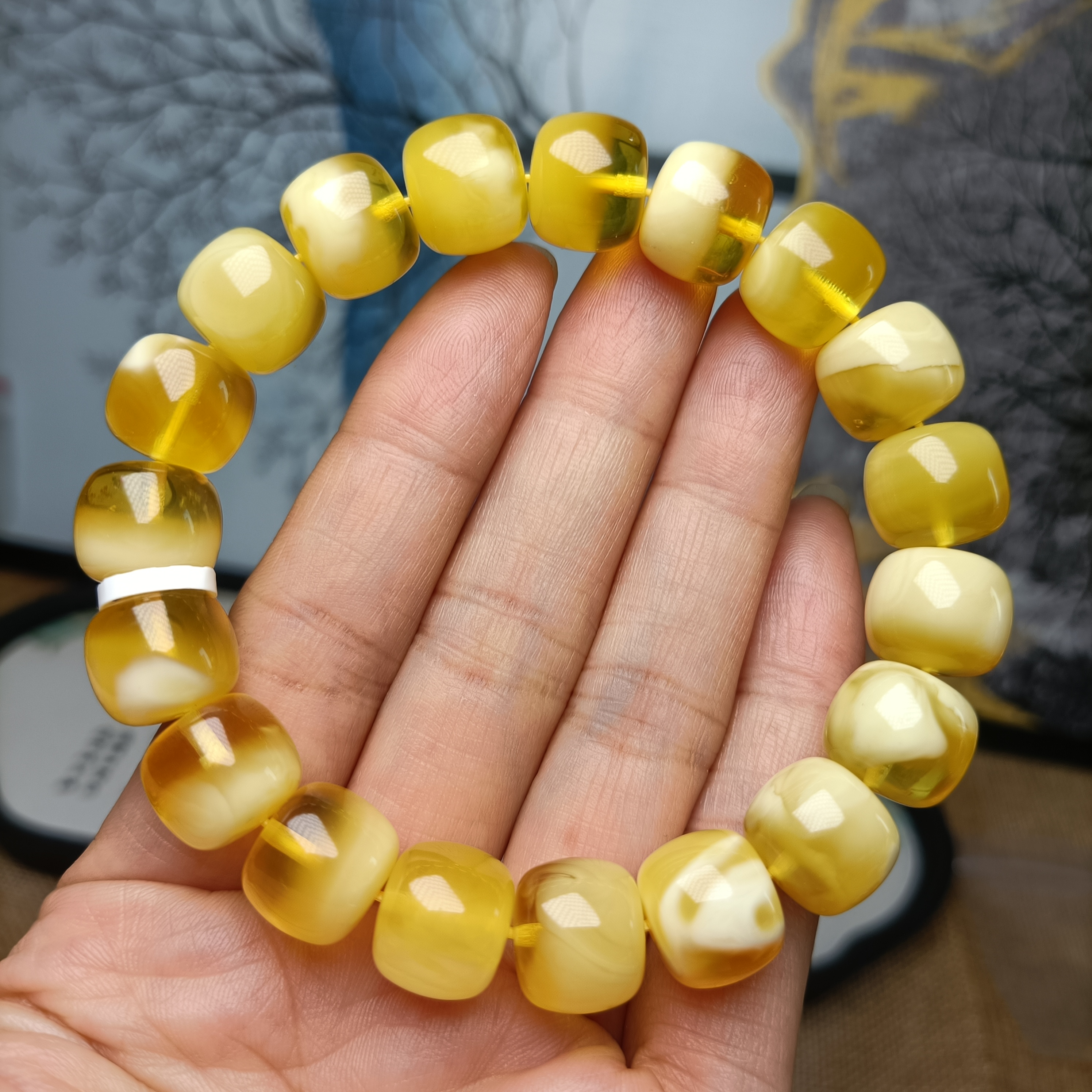 12.0珠径金白溶洞妖花蜜蜡老型手串~金透白亮~5198