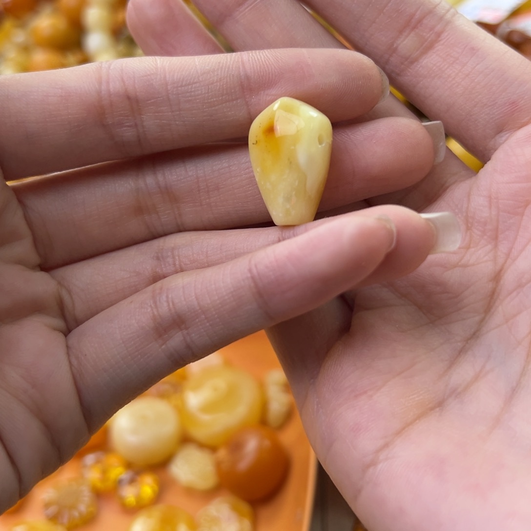 琥珀珠宝奇石未镶嵌