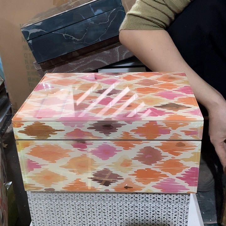 陶瓷花瓶，仿真绿植。