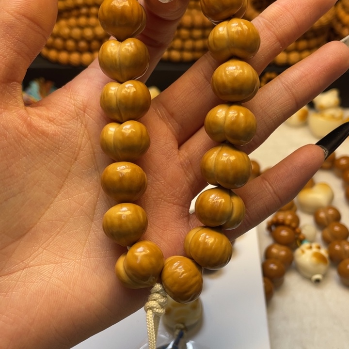 张****猴头核桃吊坠二等肌理屁桃猴头核桃