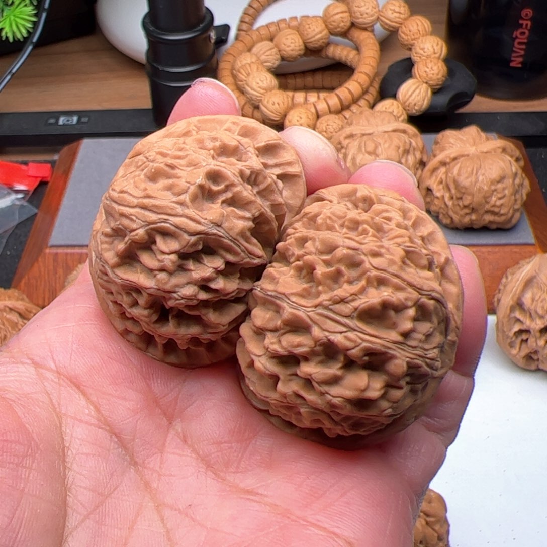 文玩核桃把件嘻**嘻宫灯红