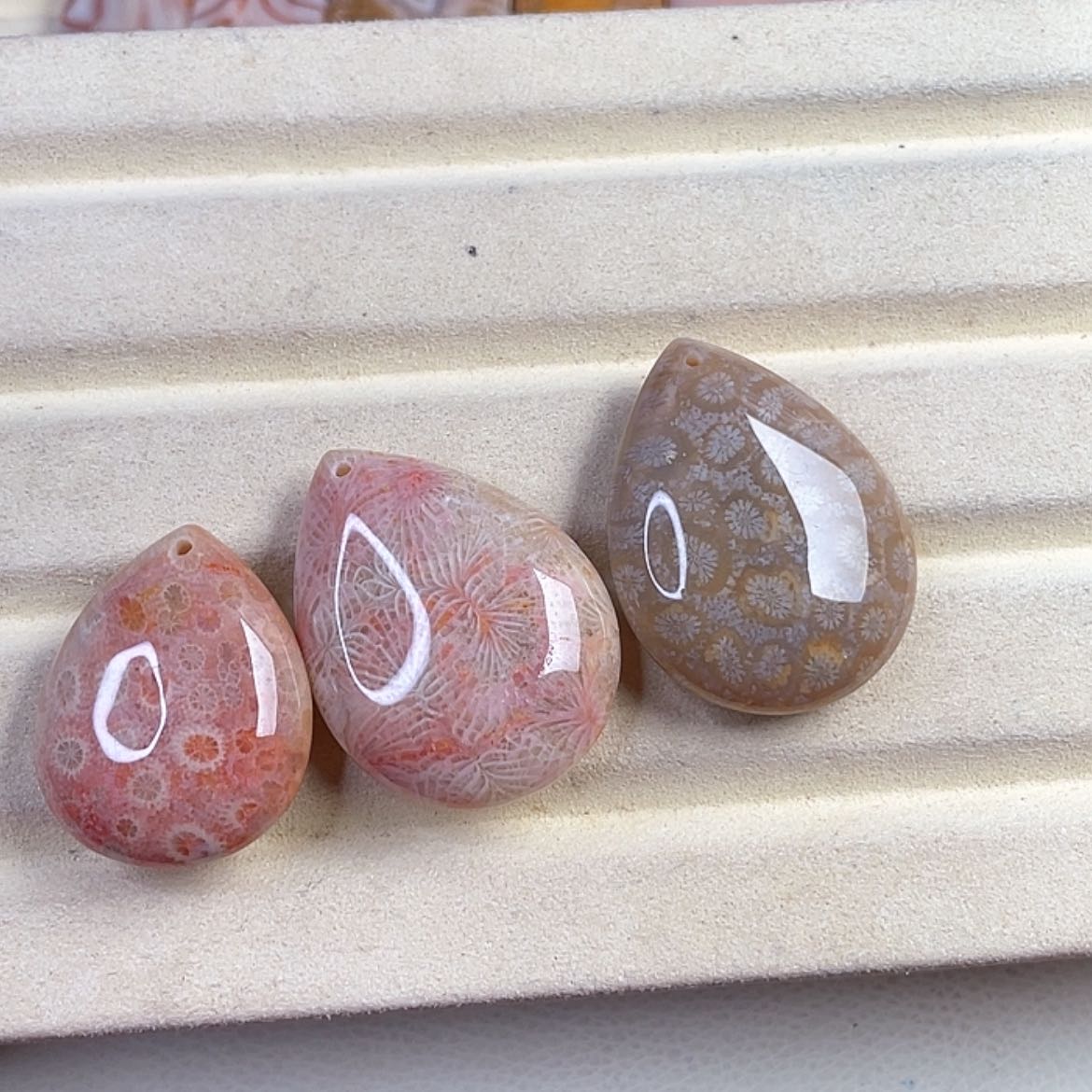 【闪购商品】硅化玉吊坠(赠链)未镶嵌子*