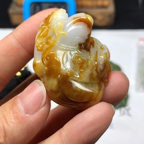 翡翠颈饰未镶嵌扎***。缅甸翡翠双貔貅钱袋