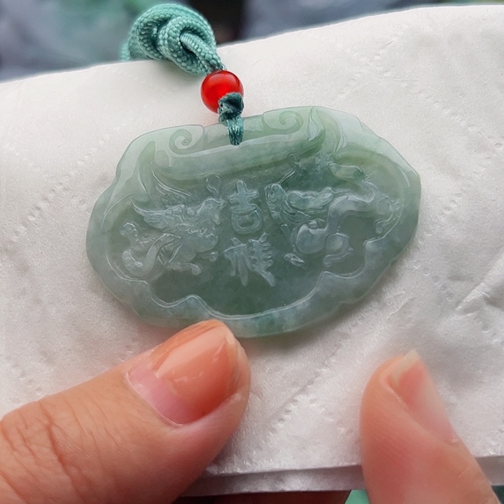 翡翠未镶嵌颈饰挂件