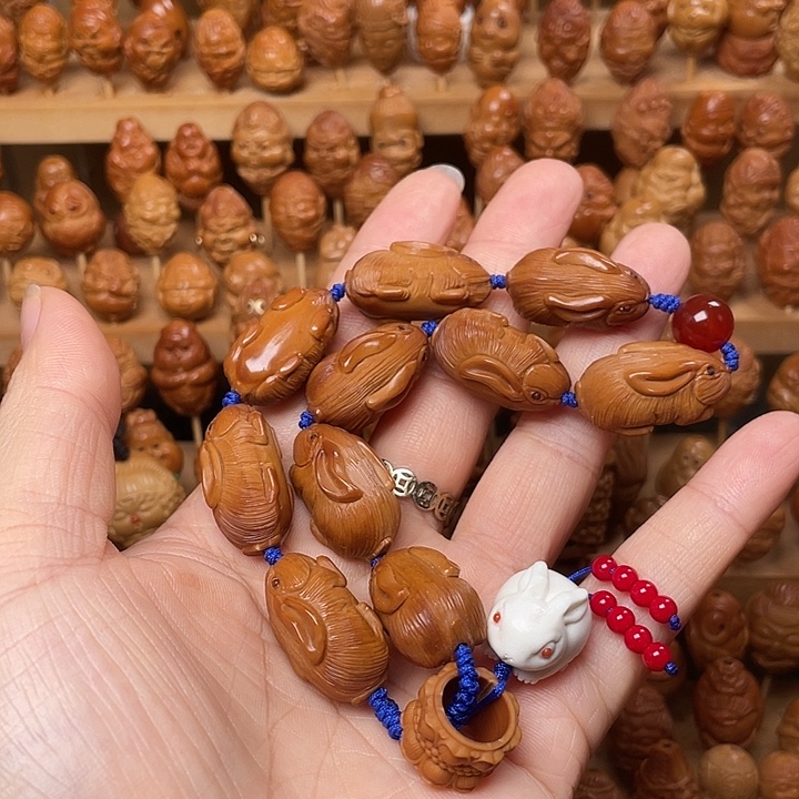 橄榄核吊坠兔子特价不退不换