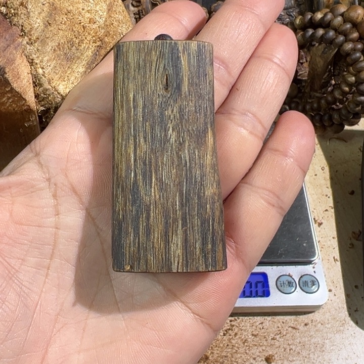 沉香吊坠绿棋楠沉香吊坠13.3克