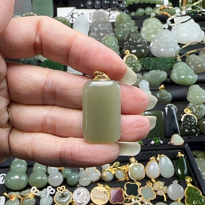 苏***曼和田玉银S925镶嵌颈饰