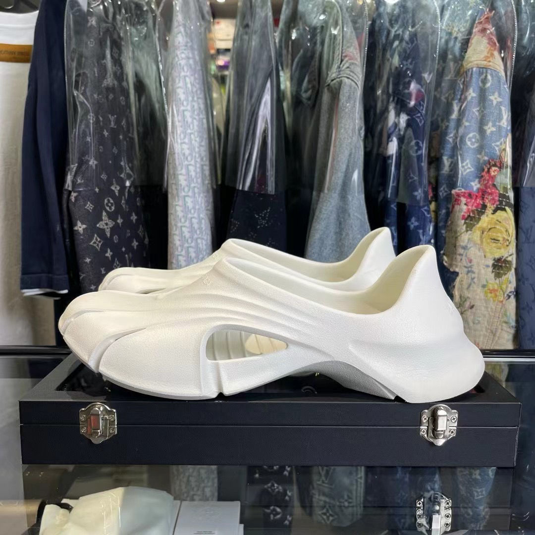 99新 Balenciaga/巴黎世家 mold洞洞鞋白色/44码/已鉴定洗护/无盒