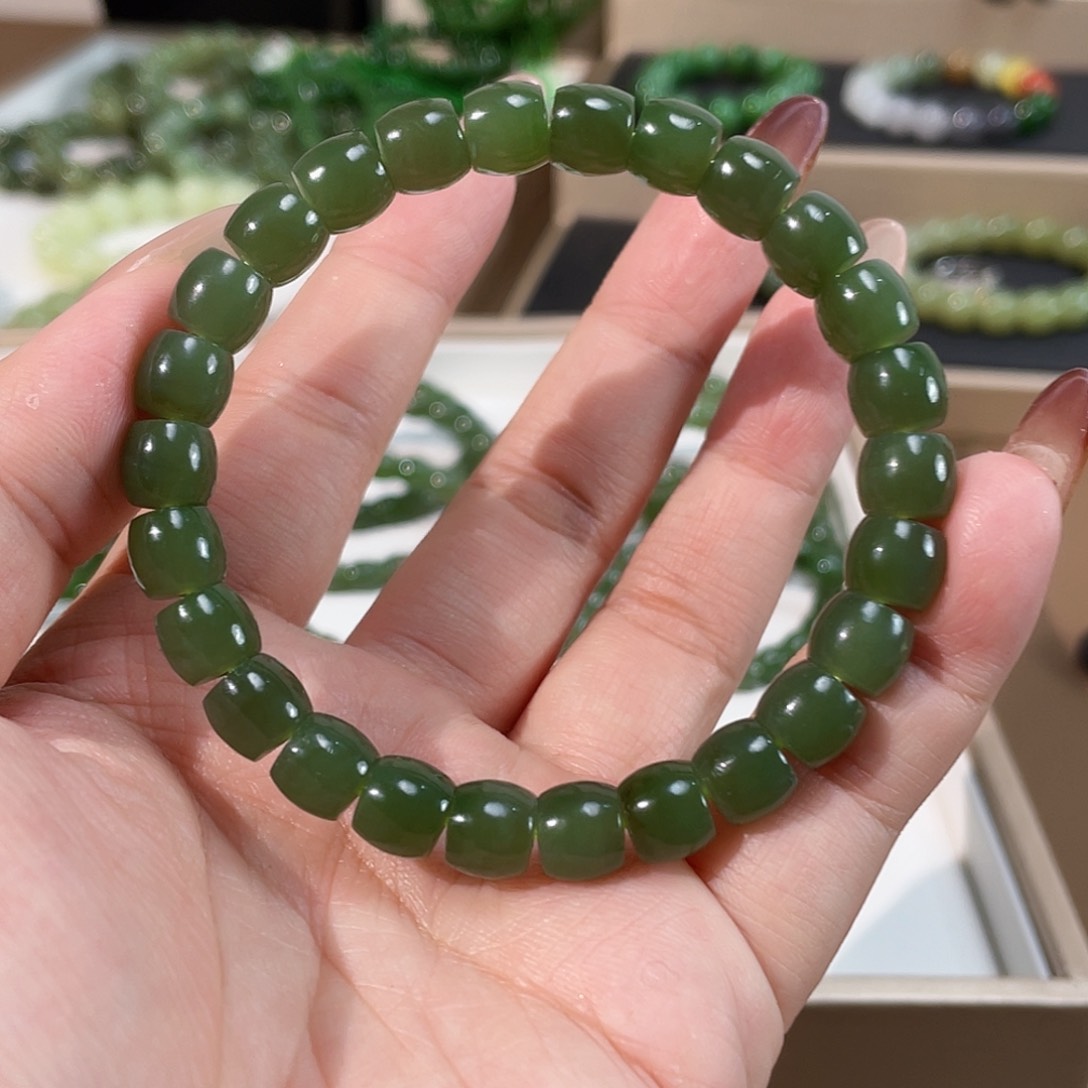 和田玉（碧玉）手链未镶嵌俄7 红皮老料 8.1