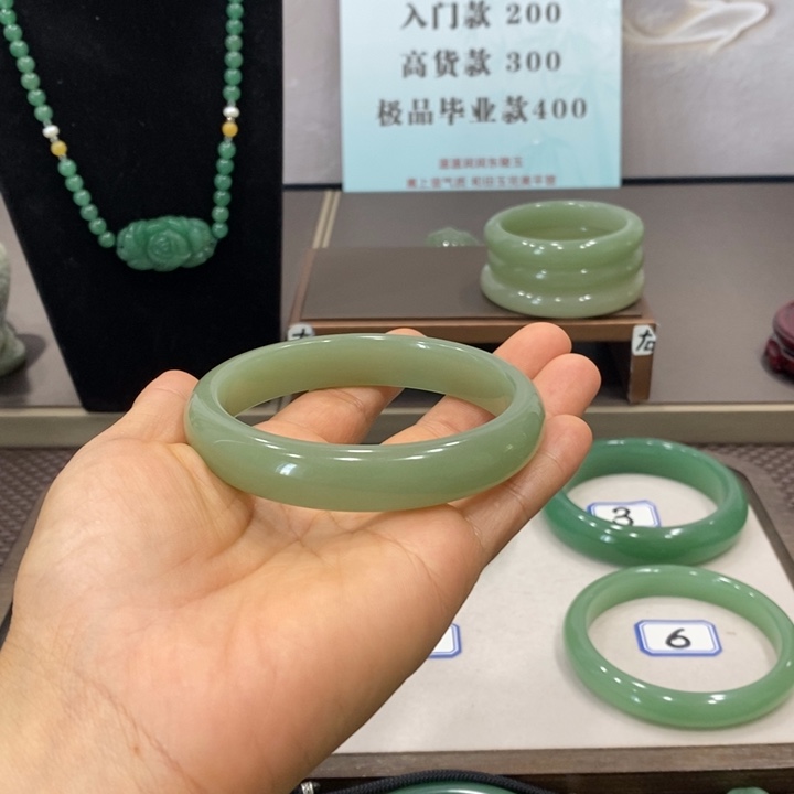 东陵石手镯未镶嵌：****