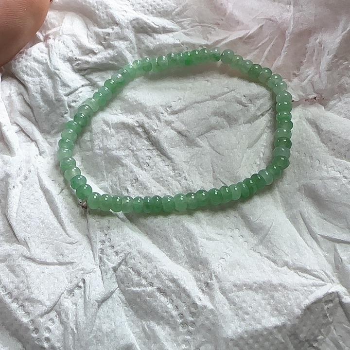 翡翠颈饰未镶嵌杨**?冰阳绿小米珠手链