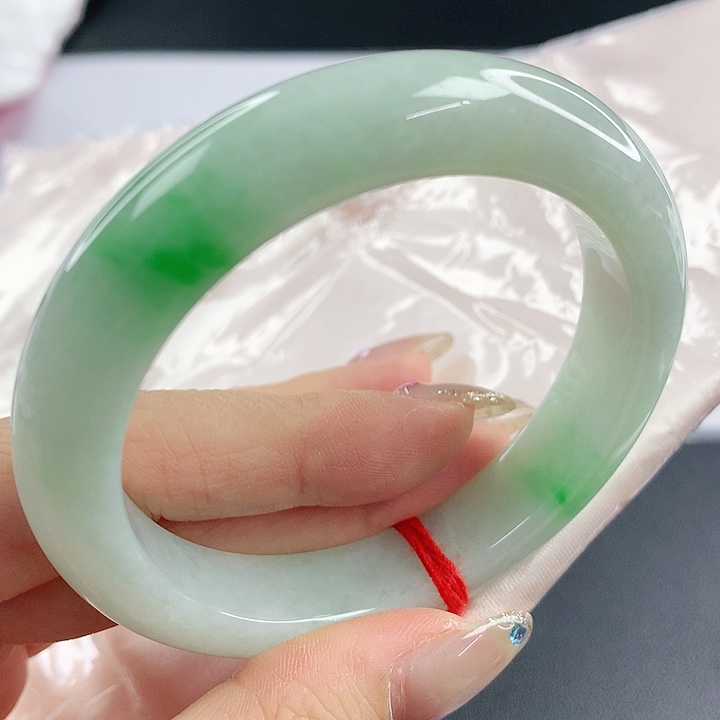 未镶嵌手镯翡翠，820